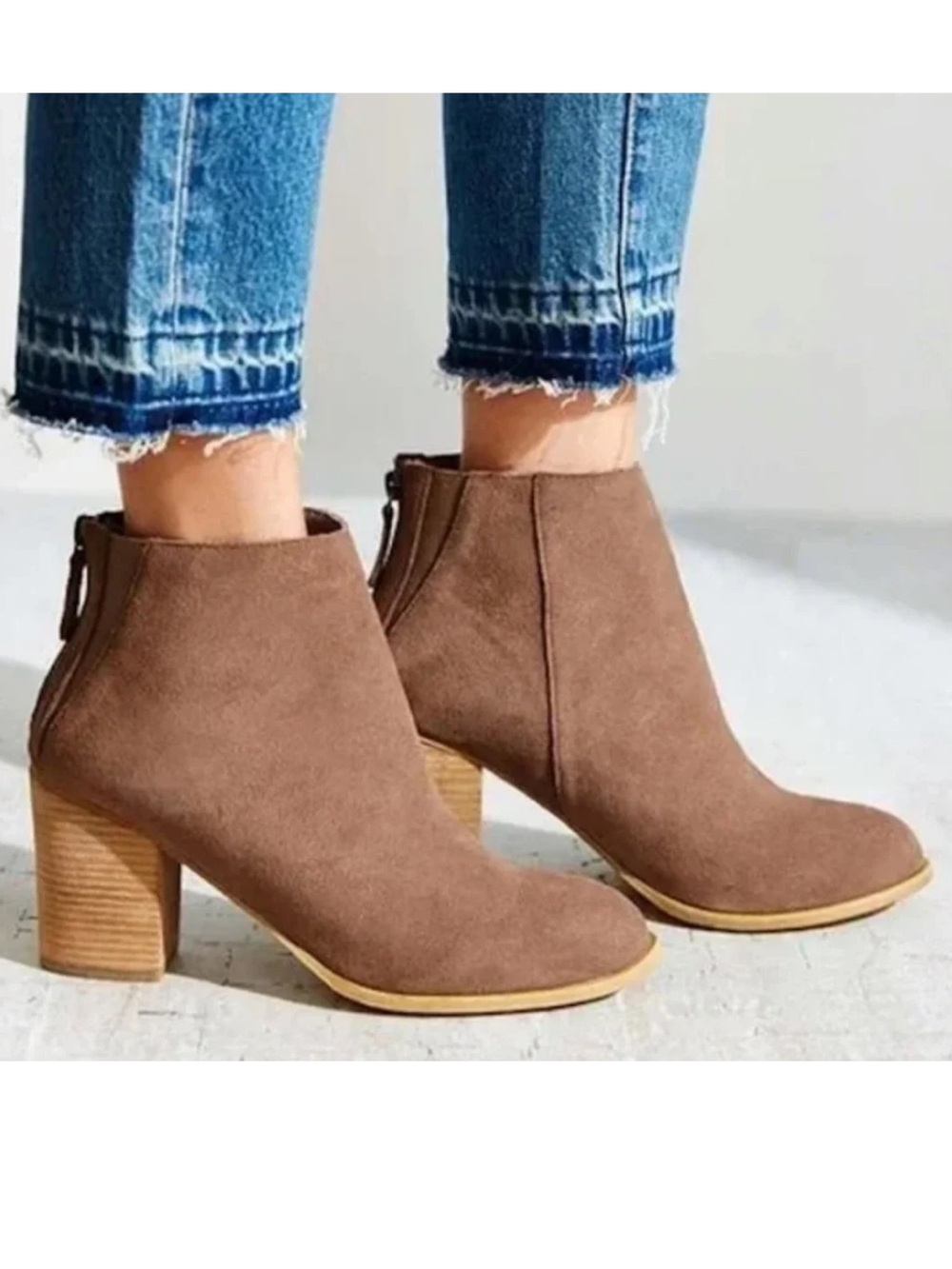Urban Outfitters tan suede ankle boot size 10